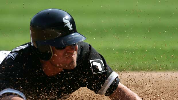 Scott Podsednik steals 3rd 38 3I v Cubs 6-24-05 (Jonathan Daniel)